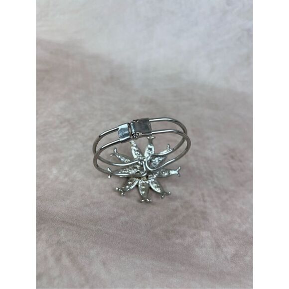 Vintage Hinged Silvertone Bracelet with Green Stones - Picture 3 of 6